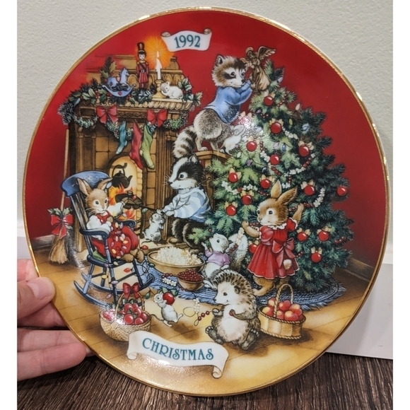 Avon 1992 Christmas Decorative Plate 22K Gold - Picture 2 of 4